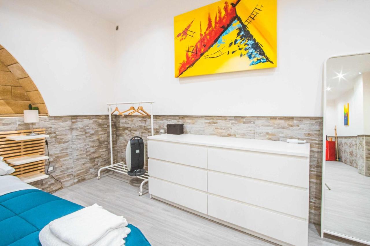 The Castle Apartment Bari Exterior foto