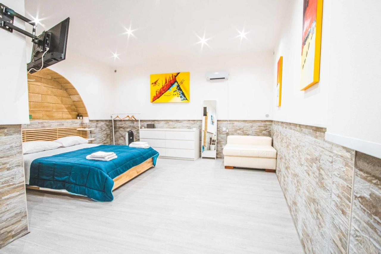 The Castle Apartment Bari Exterior foto